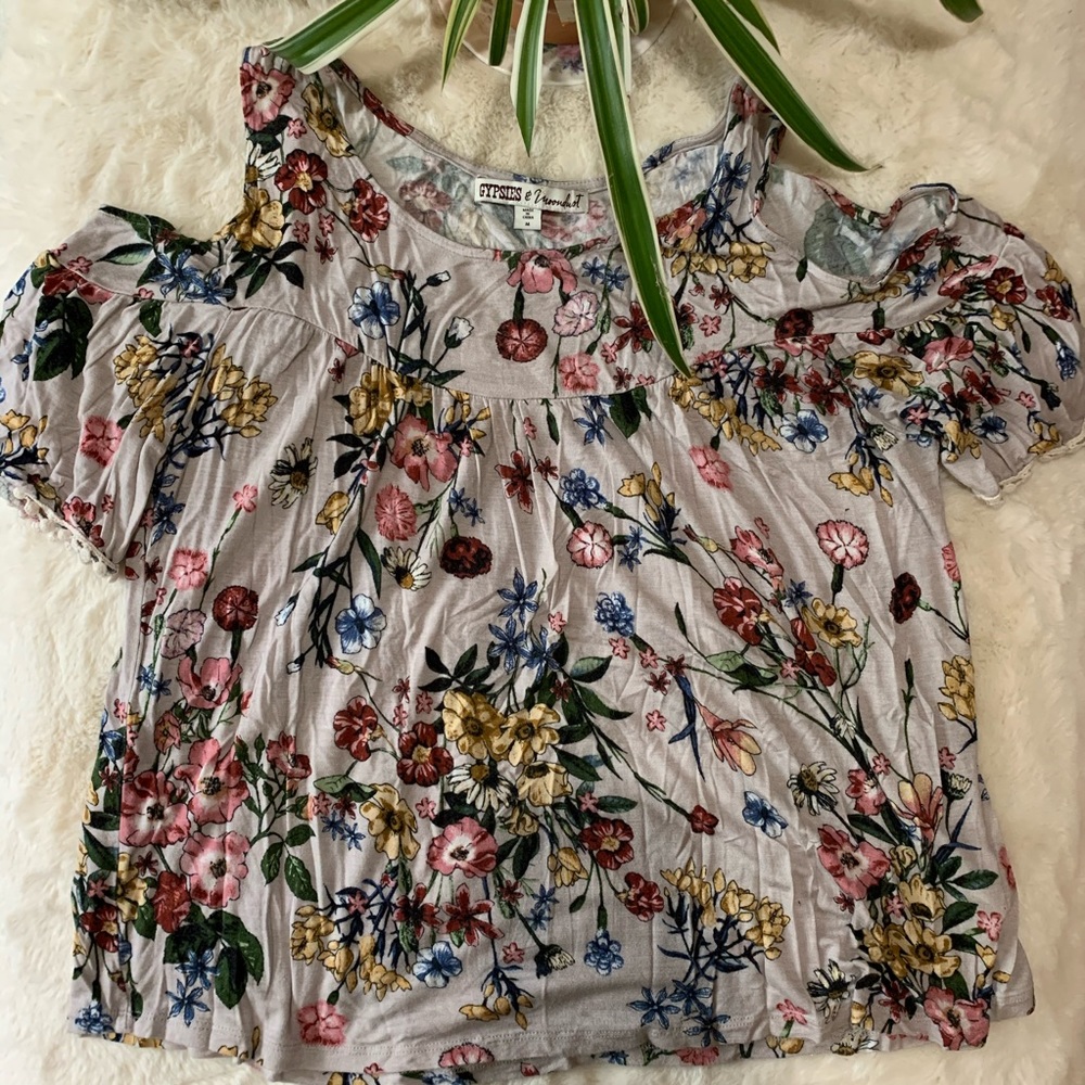 Cut out shoulder floral top